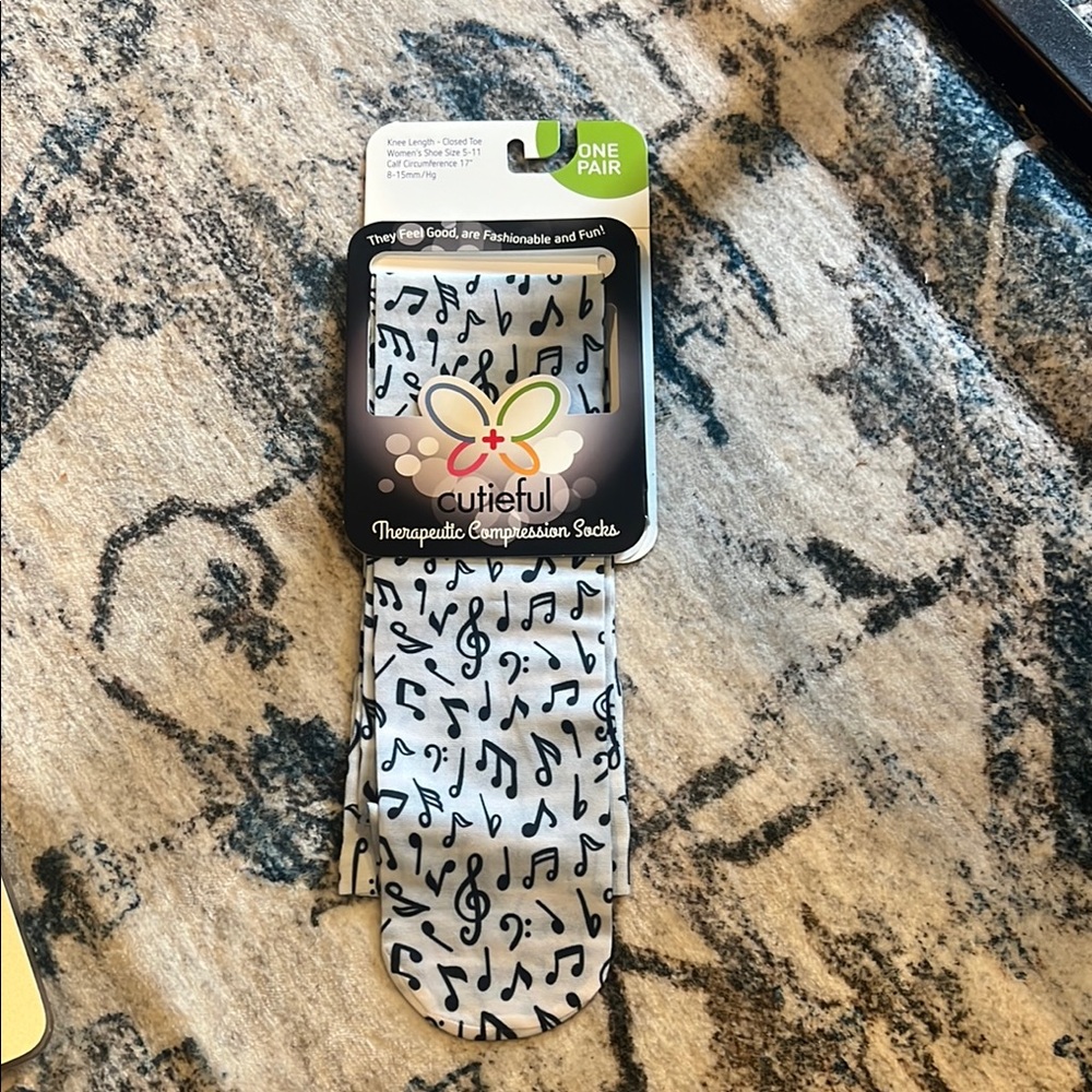 BNWT Cutieful Music Note Compression Socks